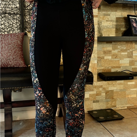 Lululemon black legging size  2 - Picture 1 of 4